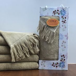 Бежевое с бахромой 70х140 см 500 г/м2 подарочное полотенце в коробке 